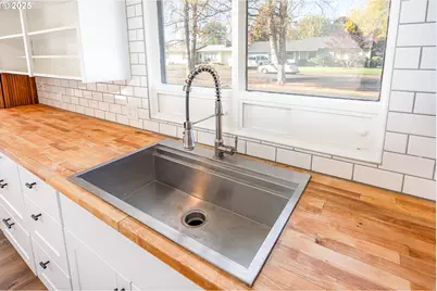 1090 Nyssa St, Junction City, OR 97448 - Photo 11