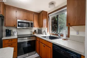 11992 SW Royalty Ct, Portland, OR 97224 - Photo 7