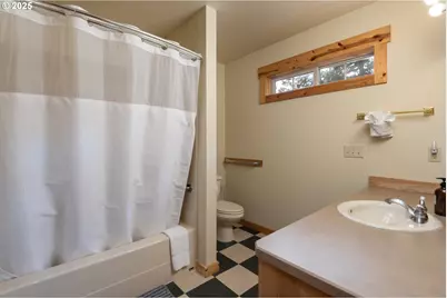 8825 SW Canyon Wren Ct, Redmond, OR 97756 - Photo 13
