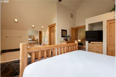 8825 SW Canyon Wren Ct, Redmond, OR 97756 - Photo 17