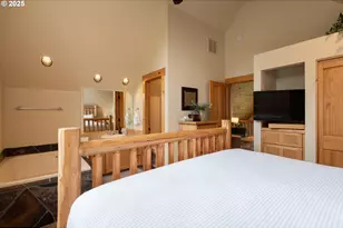 8825 SW Canyon Wren Ct, Redmond, OR 97756 - Photo 17