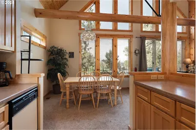 8825 SW Canyon Wren Ct, Redmond, OR 97756 - Photo 11