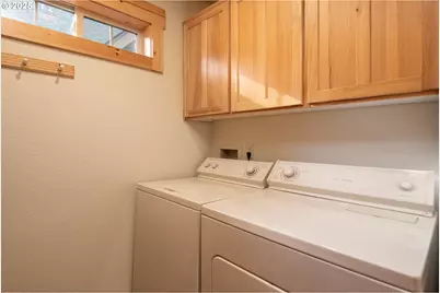 8825 SW Canyon Wren Ct, Redmond, OR 97756 - Photo 13