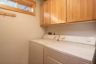 8825 SW Canyon Wren Ct, Redmond, OR 97756 - Photo 13