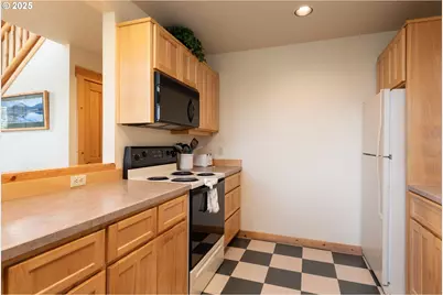 8825 SW Canyon Wren Ct, Redmond, OR 97756 - Photo 9