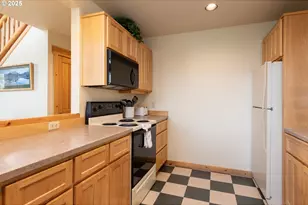 8825 SW Canyon Wren Ct, Redmond, OR 97756 - Photo 9