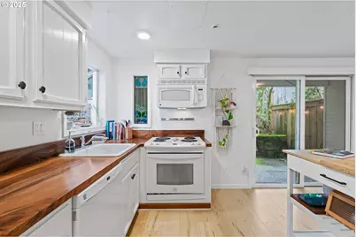 6535 SW Canyon Ct, Portland, OR 97225 - Photo 11