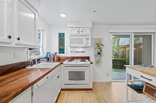 6535 SW Canyon Ct, Portland, OR 97225 - Photo 11