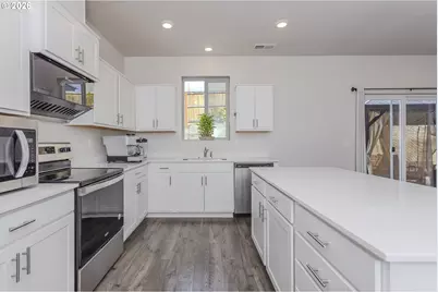 3295 SE 36th St, Gresham, OR 97080 - Photo 5