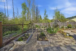 1798 S 57th Pl, Springfield, OR 97478 - Photo 31