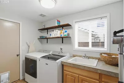 242 Adams Dr, Kelso, WA 98626 - Photo 11