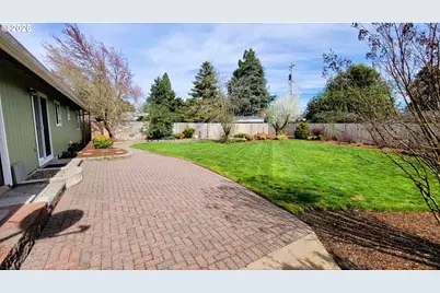 919 S 37th Pl, Springfield, OR 97478 - Photo 13