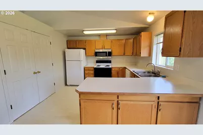 919 S 37th Pl, Springfield, OR 97478 - Photo 5