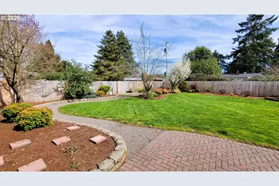 919 S 37th Pl, Springfield, OR 97478 - Photo 11