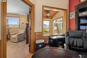 18525 NE Marine Dr, Portland, OR 97230 - Photo 43
