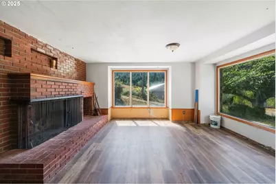 94540 Willanch Ln, North Bend, OR 97459 - Photo 17