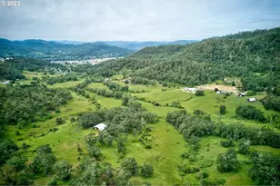 1745 Rifle Range Rd, Roseburg, OR 97470 - Photo 29