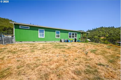 1745 Rifle Range Rd, Roseburg, OR 97470 - Photo 9
