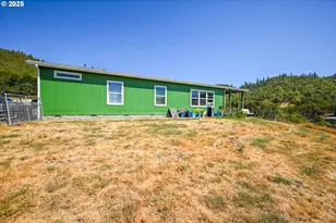1745 Rifle Range Rd, Roseburg, OR 97470 - Photo 9