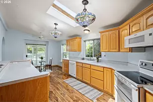 1841 Sunset Way, Eugene, OR 97402 - Photo 15
