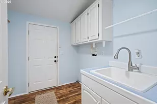 1841 Sunset Way, Eugene, OR 97402 - Photo 31