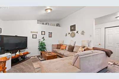 1905 17th St, Springfield, OR 97477 - Photo 5