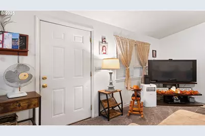1905 17th St, Springfield, OR 97477 - Photo 11