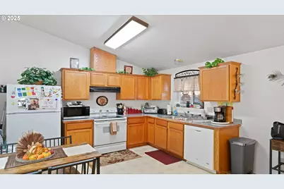 1905 17th St, Springfield, OR 97477 - Photo 13