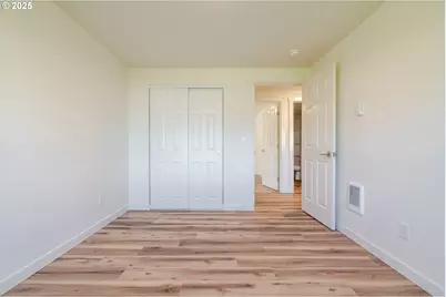 760 E Elmore St, Lebanon, OR 97355 - Photo 17