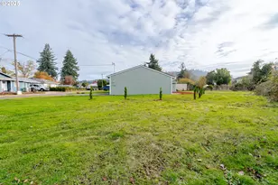 760 E Elmore St, Lebanon, OR 97355 - Photo 33