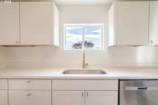 760 E Elmore St, Lebanon, OR 97355 - Photo 13