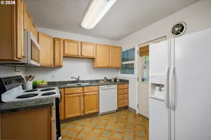 8909 N Drummond Ave, Portland, OR 97217 - Photo 7
