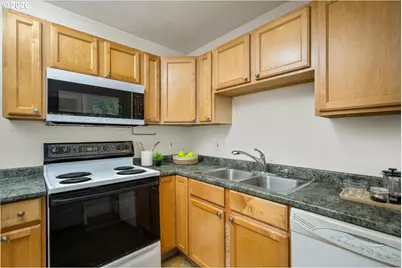8909 N Drummond Ave, Portland, OR 97217 - Photo 9