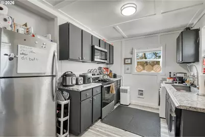 581 Highland Ave, Salem, OR 97301 - Photo 11