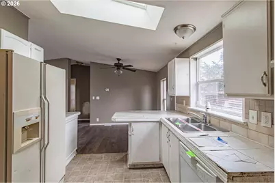 8250 SE 76th Pl, Portland, OR 97206 - Photo 9