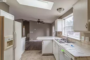 8250 SE 76th Pl, Portland, OR 97206 - Photo 9