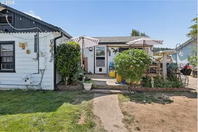 844 NE Johnson St, Myrtle Creek, OR 97457 - Photo 13