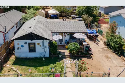 844 NE Johnson St, Myrtle Creek, OR 97457 - Photo 1
