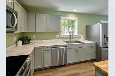 408 Clara Ct, Salem, OR 97301 - Photo 9