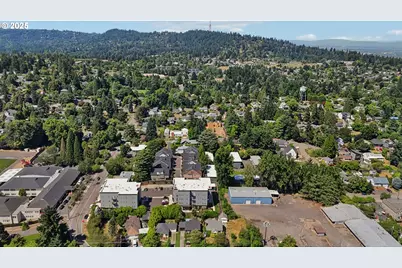 8046 SW Capitol Hill Rd, Portland, OR 97219 - Photo 37