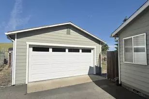 909 Toll Rd, Dufur, OR 97021 - Photo 3