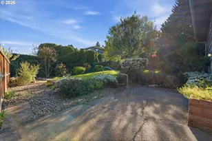 7506 SE Main St, Portland, OR 97215 - Photo 31