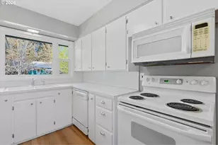 7506 SE Main St, Portland, OR 97215 - Photo 11