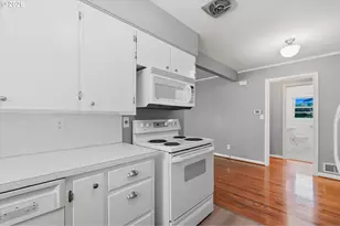 7506 SE Main St, Portland, OR 97215 - Photo 13