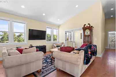 21358 Oak Ln, Aurora, OR 97002 - Photo 17