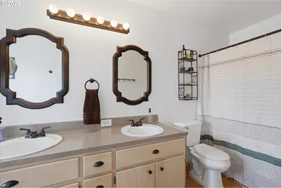 936 NE Lija Loop, Portland, OR 97211 - Photo 25