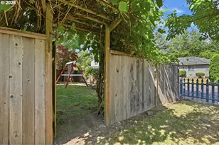 936 NE Lija Loop, Portland, OR 97211 - Photo 39
