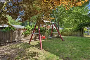 936 NE Lija Loop, Portland, OR 97211 - Photo 37