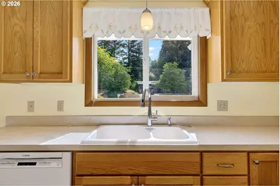 1685 SW 87th Ave, Portland, OR 97225 - Photo 13