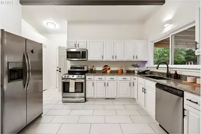 13243 NE Sacramento Dr, Portland, OR 97230 - Photo 9